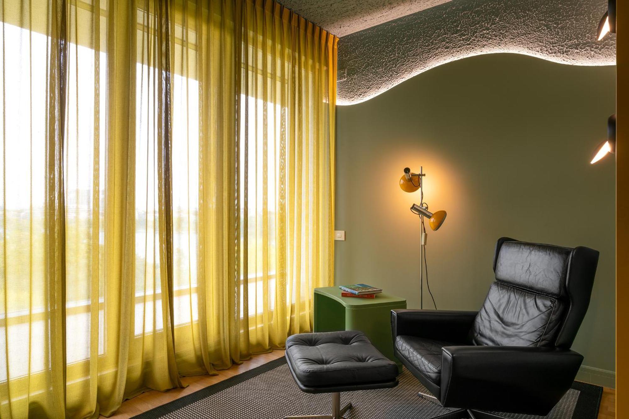 Room12 House Bukares Bagian luar foto